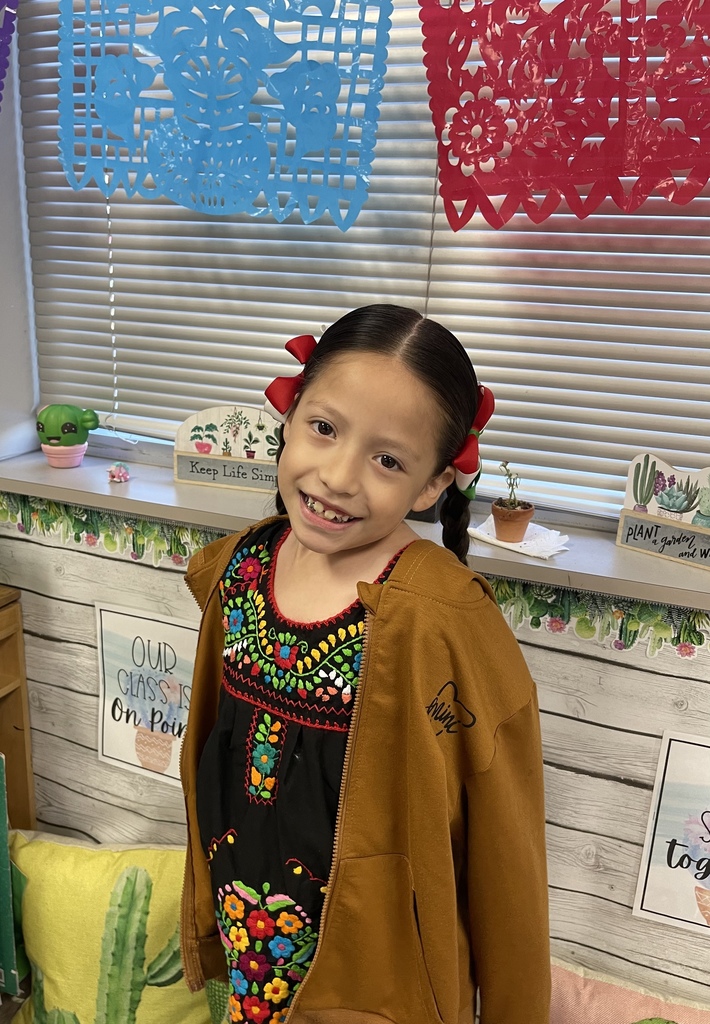 Students at RES are representing their background for Hispanic Heritage Month! Ms.Torres’ class was excited to showcase various styles of traditional clothing! 