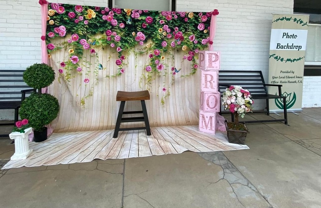Attention Falcon juniors and seniors and their families: Please share your prom pictures with us via email (communications@royal-isd.net), by tagging @RoyalISD on social media, and by using #FalconProm2023! Don't forget to visit the prom backdrop at Edward Jones (905 Cooper St).